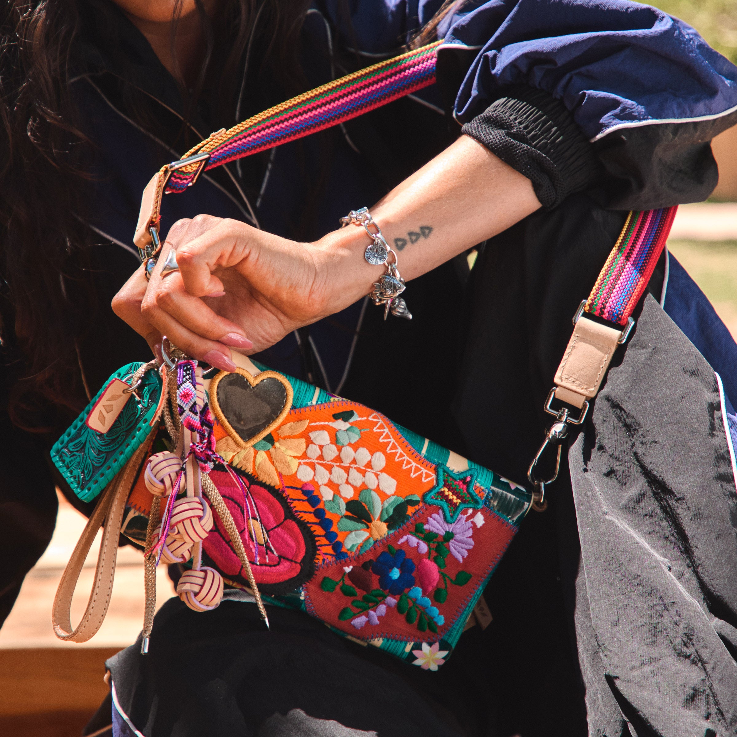 Dezi Uptown Crossbody – Consuela